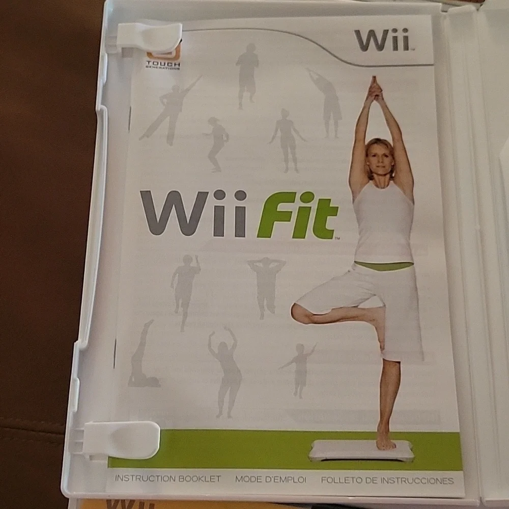 Wii Fit - Wii Game No Visable Stratches Original Case & Paper Inserts Like New